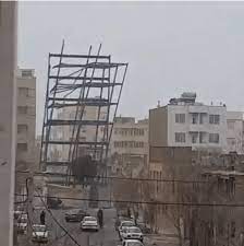 ریزش اسکلت‌ های فلزی ساختمان‌ ها در پی توفان اخیر در شهر مشهد